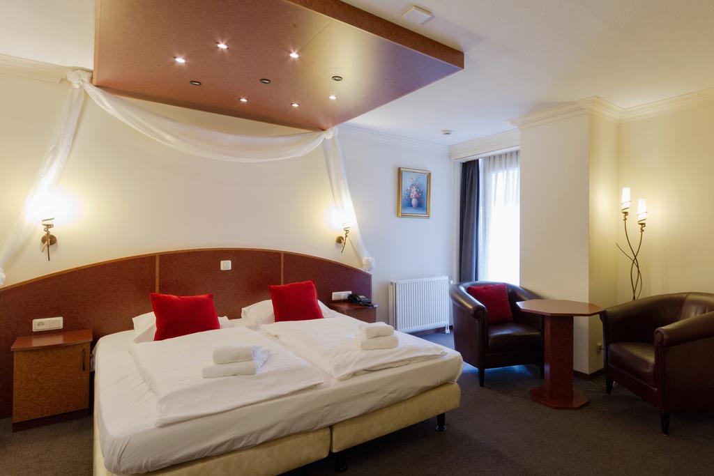Hotel Restaurant De Baronie Boxmeer Bagian luar foto